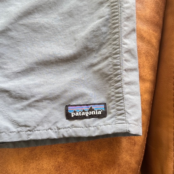 Patagonia Men's Baggies Shorts 5" Sz Large Plume Grey - Picture 2 of 8